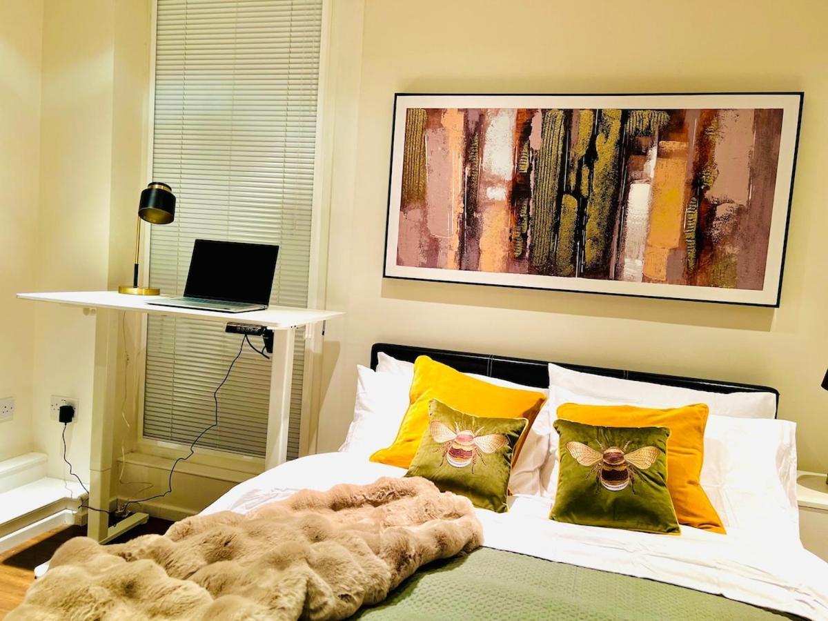 Appartement Luxury With Stunning Views In Prime Location - Perfect For Business Or Leisure *