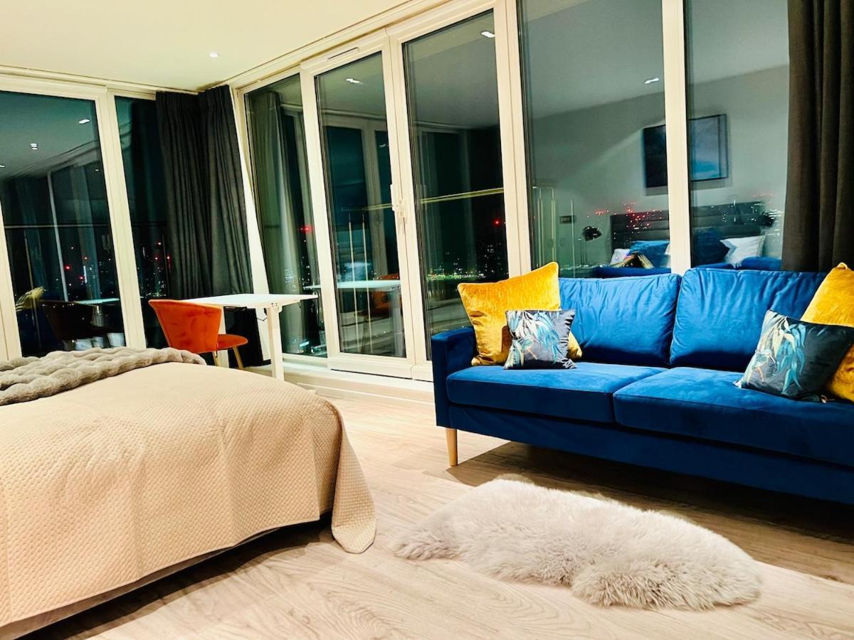 Luxury With Stunning Views In Prime Location - Perfect For Business Or Leisure