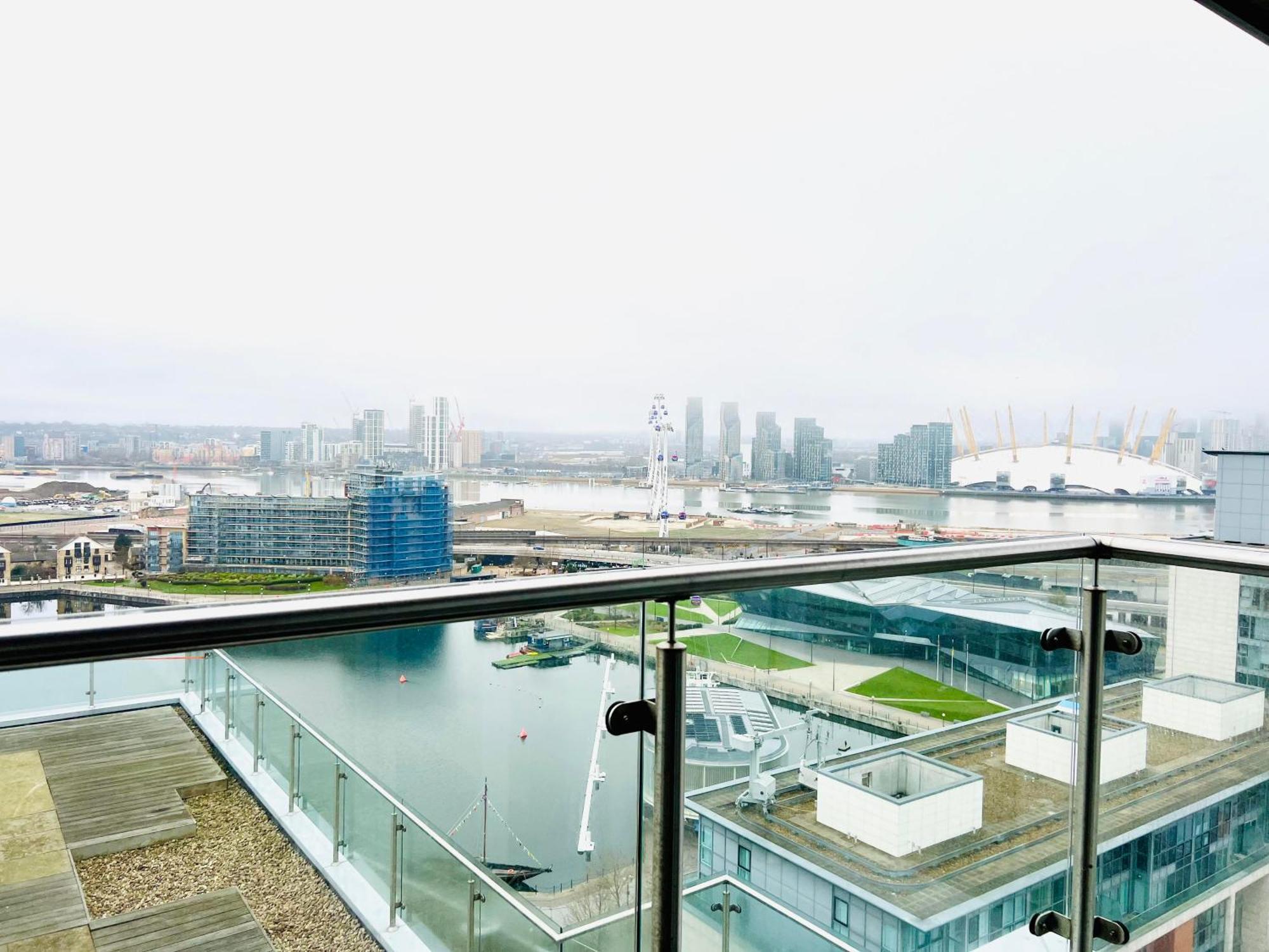Luxury With Stunning Views In Prime Location - Perfect For Business Or Leisure Appartement *