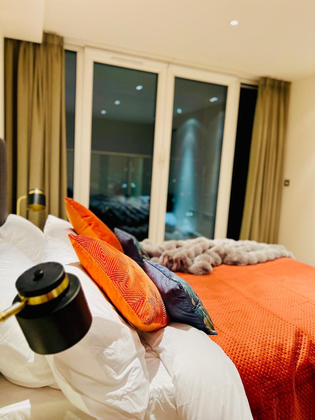 Luxury With Stunning Views In Prime Location - Perfect For Business Or Leisure