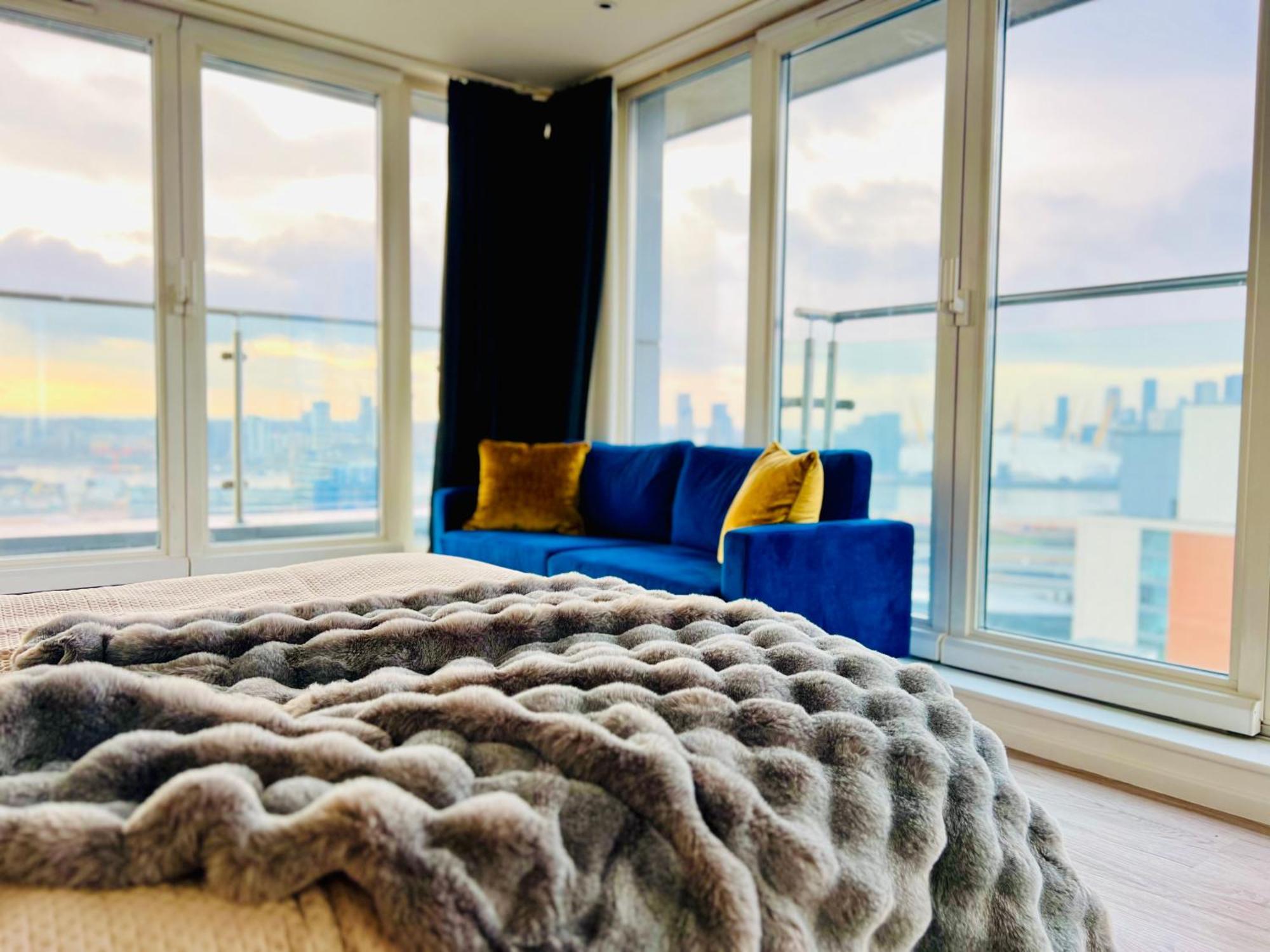 Luxury With Stunning Views In Prime Location - Perfect For Business Or Leisure